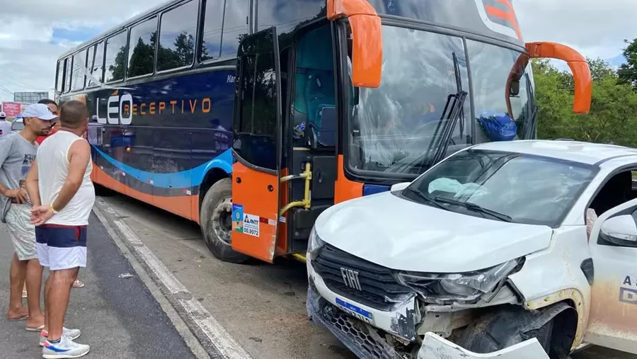 Acidente entre ônibus com torcedores do Santa Cruz e mais dois veículos deixa feridos na Paraíba