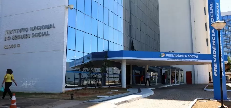 Governo suspende repasse a entidades e diz que fará 'integral ressarcimento' de descontos irregulares