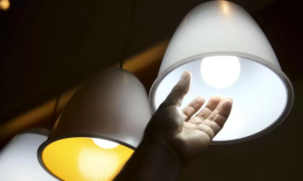 Conta de luz terá bandeira amarela em maio, decide Aneel 