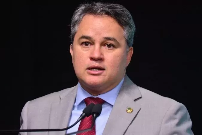 Senador Efraim Filho sofre acidente de carro na BR-230, no Sertão da Paraíba