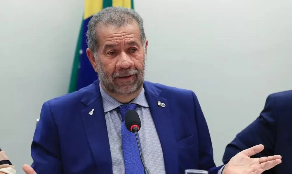 Após fraude no INSS, Lupi pede demissão do Ministério da Previdência 