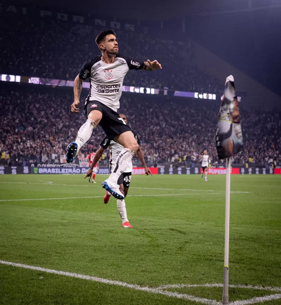Yuri Alberto faz hat-trick, e Corinthians bate o Internacional na Neo Química Arena
