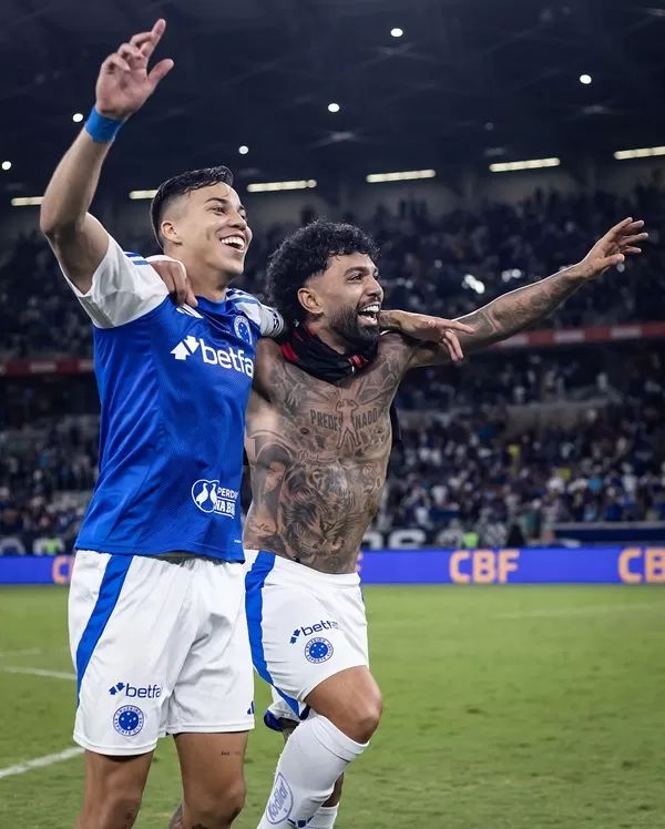 Gabigol faz gol da vitória no fim, e Cruzeiro tira o Flamengo da liderança do Brasileiro