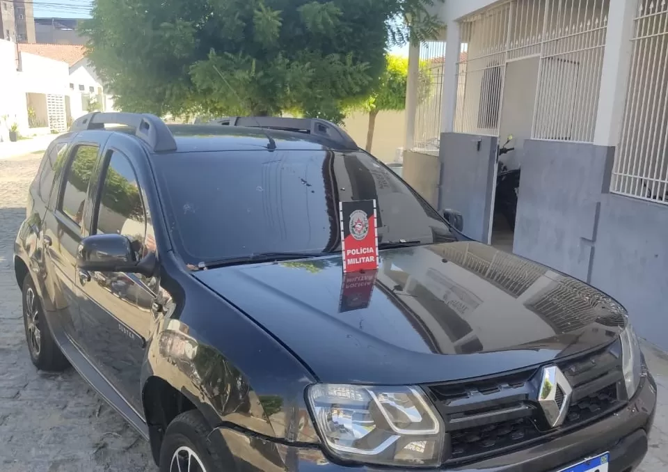 Polícia Militar apreende veículo Renault Duster com sinais de adulteração, em São Bento