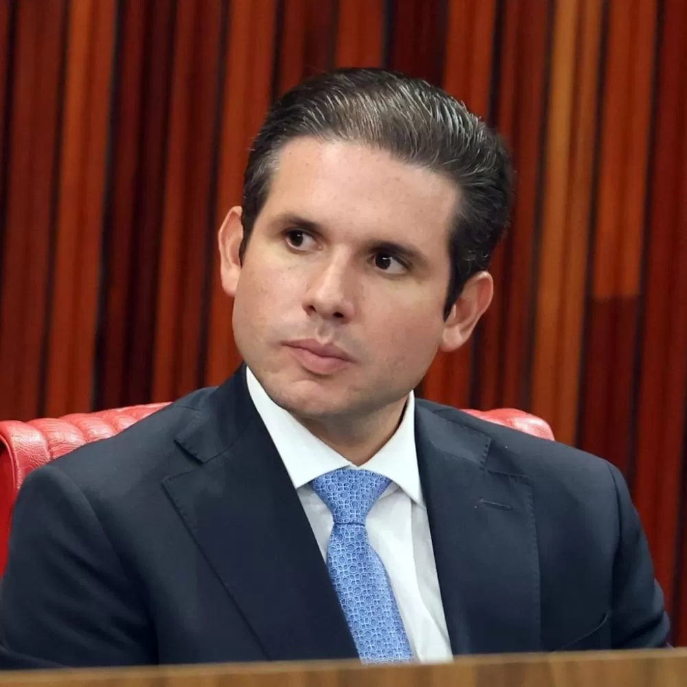 Hugo Motta revoga prerrogativas de líderes de bloco e dificulta obstruções na Câmara dos Deputados