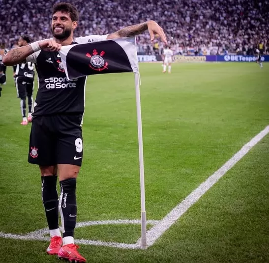 Em tarde de Yuri Alberto, Corinthians vence e afunda Santos no Brasileirão
