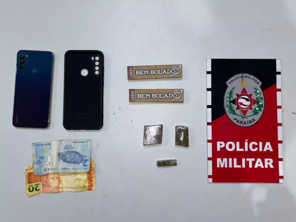 Polícia Militar apreende drogas durante abordagem na rodovia PB-323, em Catolé do Rocha