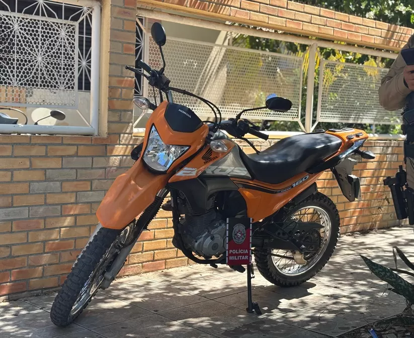 Polícia Militar apreende motocicleta Honda Bros com sinais de adulteração, em Catolé do Rocha