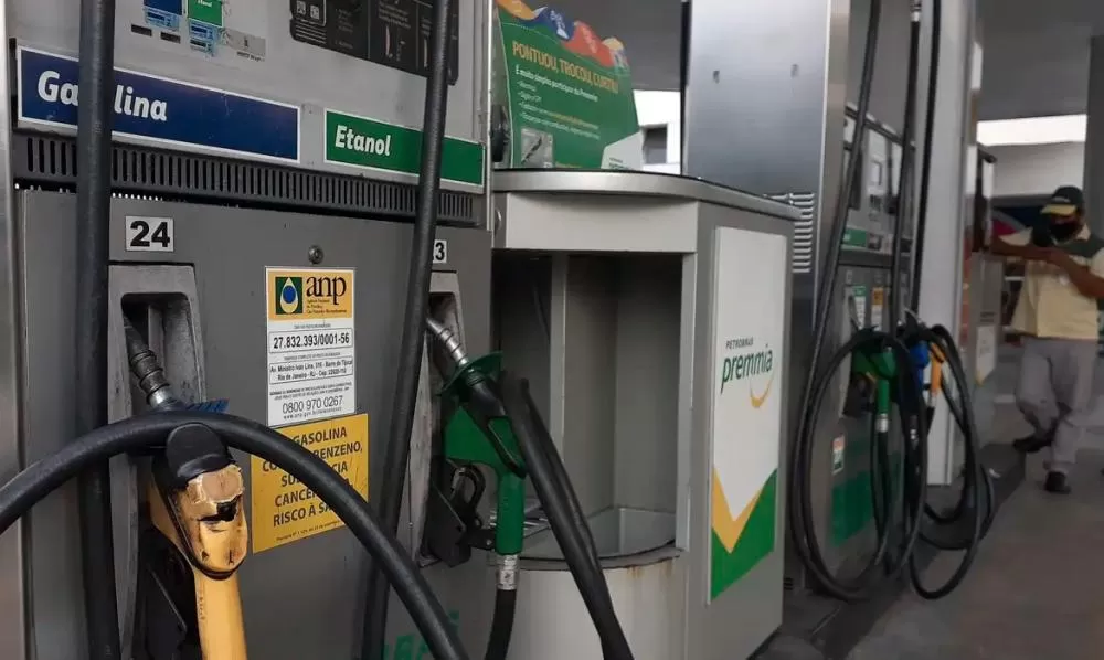 Petrobras reduz preço da gasolina A para as distribuidoras; Medida entra em vigor nesta terça-feira (3)