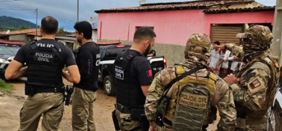 Veículos roubados, dinheiro e materiais ligados a associação criminosa são apreendidos em Alagoa Grande