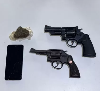 Operação apreende armas, droga e moto roubada e prende suspeitos de roubos e homicídios, em São Bento