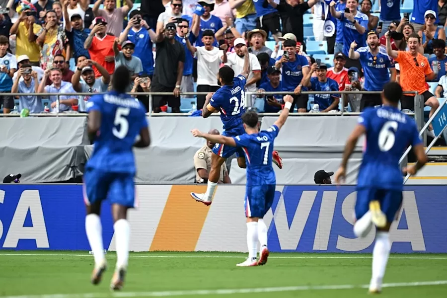 Chelsea sofre empate no tempo normal, mas goleia Benfica na prorrogação e pega Palmeiras