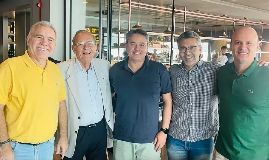 Efraim, Queiroga e Cabo Gilberto se reúnem em almoço e reforçam alinhamento da oposição na Paraíba para 2026