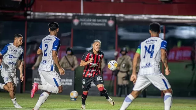 Rafinha marca em falha de Arcanjo, e Confiança elimina o Vitória no Barradão