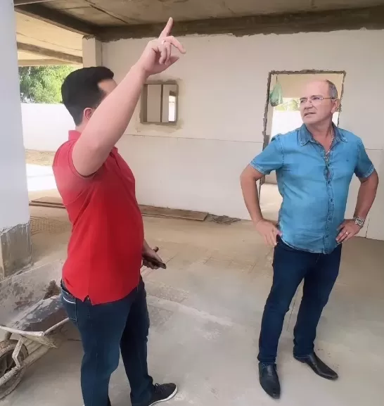 Prefeito Laurinho faz inspeção detalhada na construção da Creche “Primeira Infância”, no Tancredo Neves