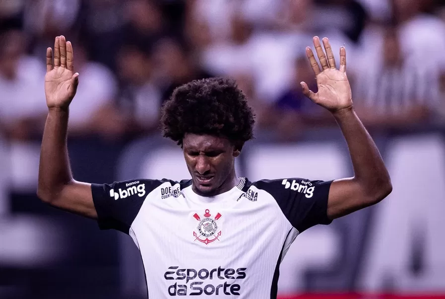 Corinthians bate o Ceará, vence a primeira fora de casa no Brasileirão e volta a ganhar depois de cinco jogos