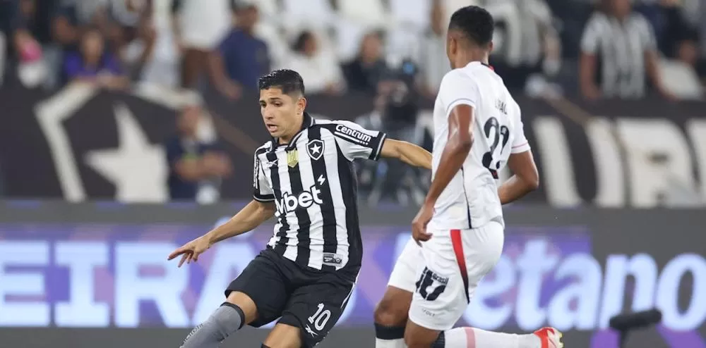 Em noite iluminada de Lucas Arcanjo, Botafogo e Vitória empatam sem gols no Nilton Santos pelo Brasileirão