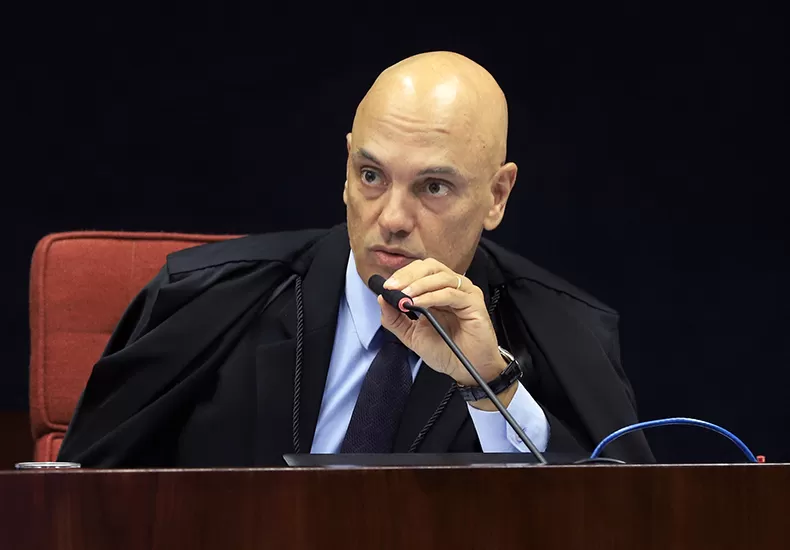 Moraes diz que Bolsonaro confessou extorsão contra Justiça ao falar de anistia
