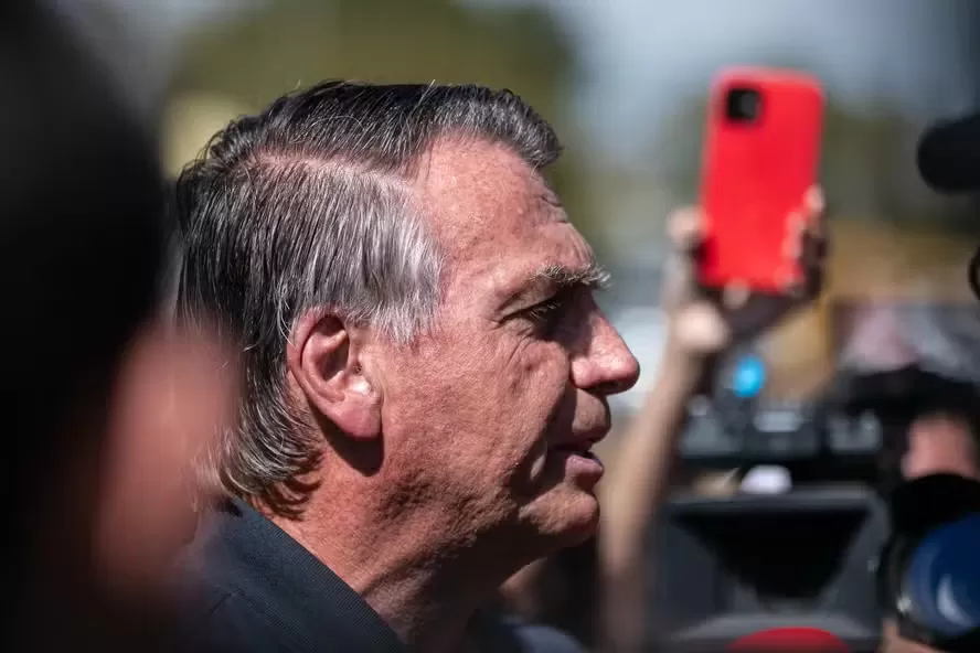 “Perseguição implacável”, diz Bolsonaro após medidas cautelares e buscas da PF