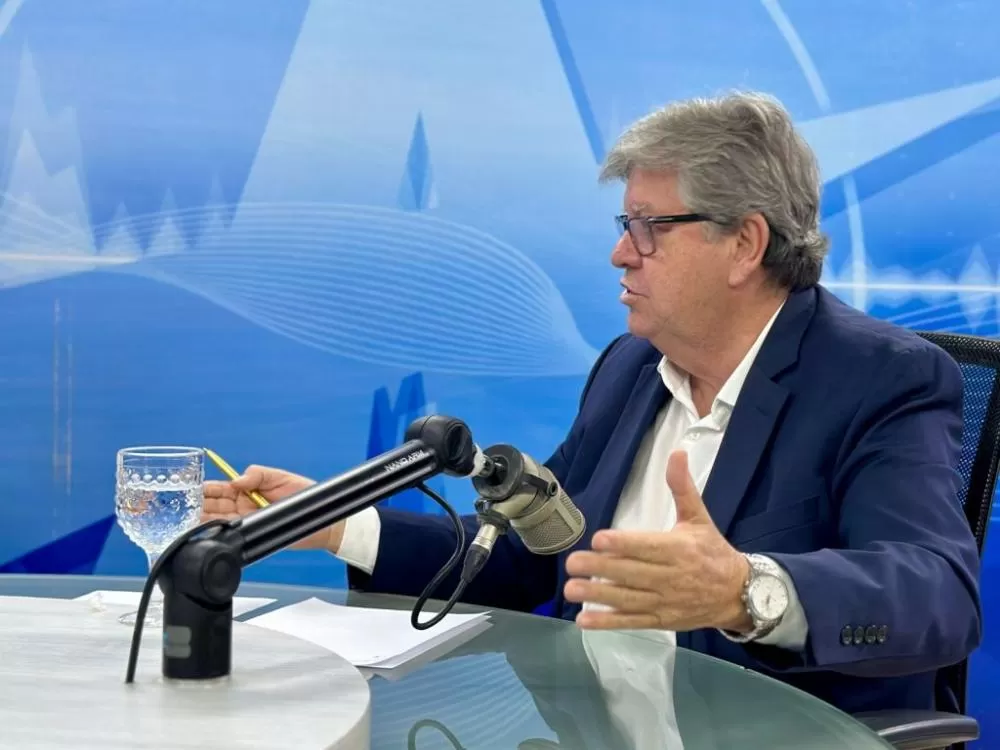 João Azevedo critica tarifaço de Trump e diz que medida tem motivação política: “Não dá para aceitar”