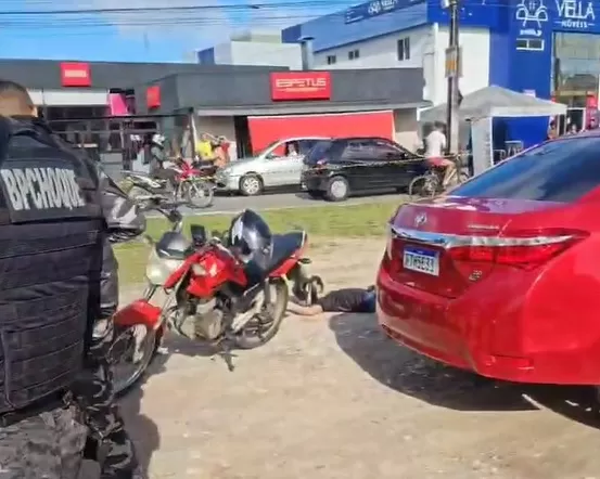 Tentativa de assalto a policiais termina com um homem morto e o outro detido no bairro do Geisel
