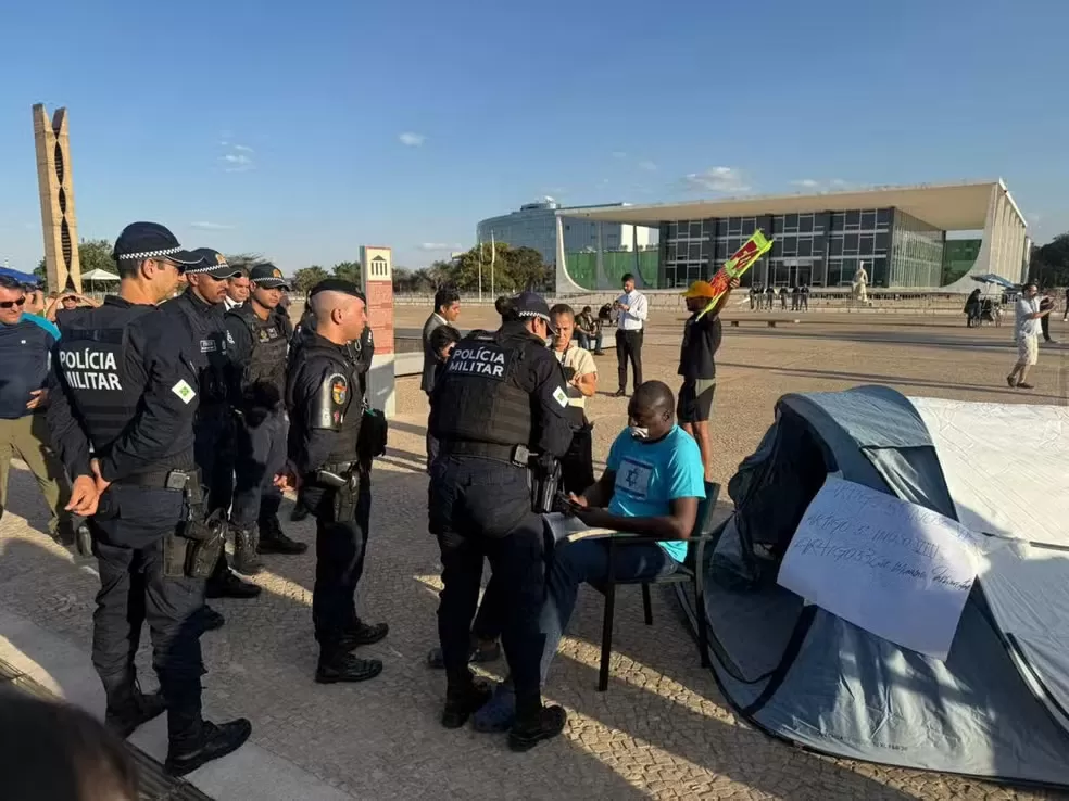 Deputado aliado de Bolsonaro deixa acampamento na Praça dos Três Poderes após ordem de Moraes