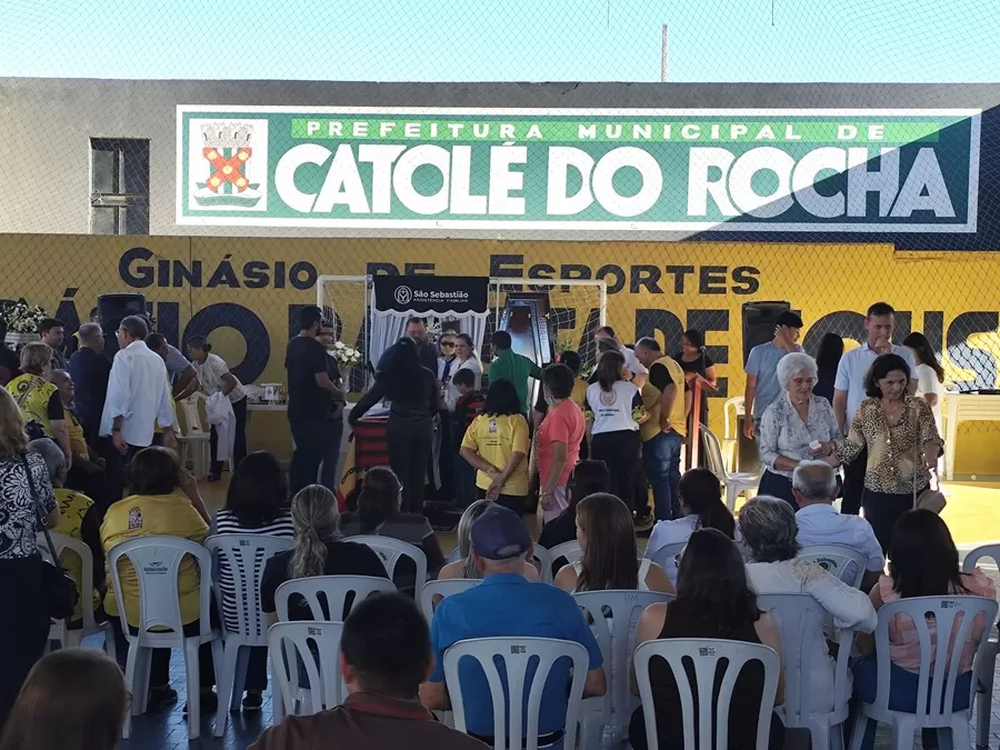 Em Catolé do Rocha, familiares e amigos dão último adeus a Dr. Zeno Fixina Barreto em meio a muita emoção