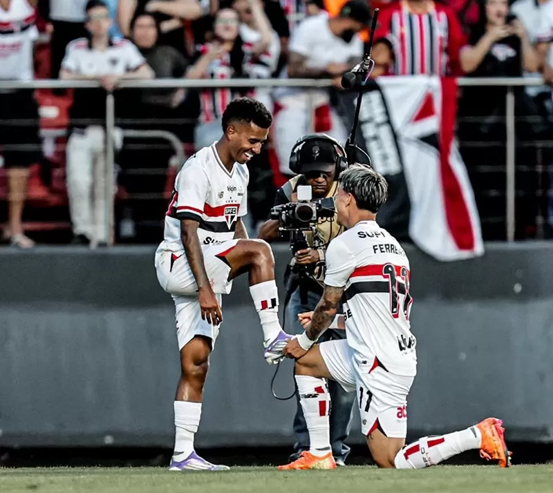 São Paulo domina, faz 3 a 1, chega à terceira vitória seguida e impõe quinta derrota consecutiva ao Fluminense