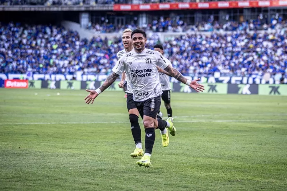 Ceará vence de virada, cala o Mineirão e derruba o Cruzeiro para segundo
