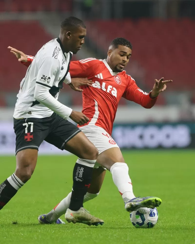 Inter e Vasco empatam no Beira-Rio em jogo com expulsão de goleiro por cera