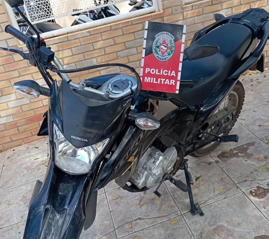 Polícia Militar recupera nesta terça (29), motocicleta Honda Bros com queixa de roubo, em Catolé do Rocha 