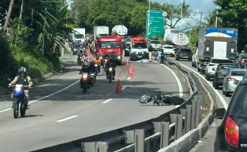 Acidente na BR-230 deixa um morto e outro ferido gravemente na altura da barreira do Castelo Branco, em João Pessoa