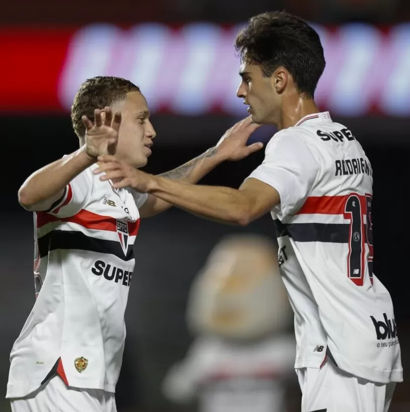 São Paulo vence Vitória por 2 a 0 e entra no G-6 do Campeonato Brasileiro