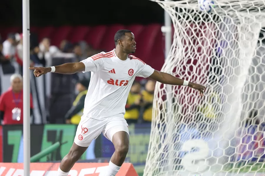 Fora de casa, Internacional vence o Bragantino em noite de Ricardo Mathias