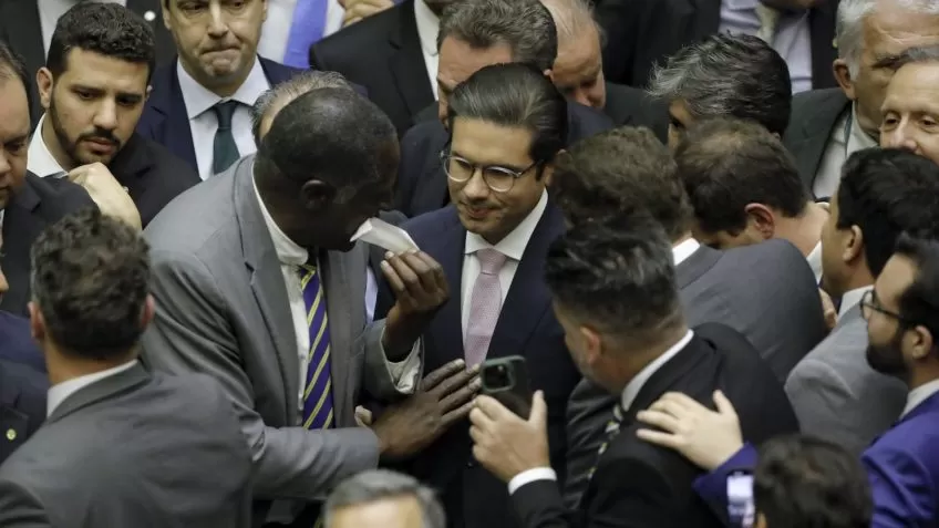 Quem são os deputados que podem ser punidos por motim no Congresso