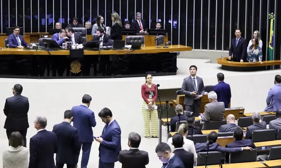 Câmara dos deputados publica novo regimento que dificulta obstrução dos trabalhos