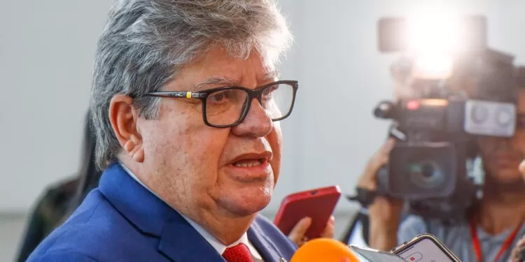 João ironiza repercussão do encontro de Cícero com Cássio: “Parece que foto vale mais do que certidão em cartório”