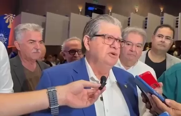 João Azevêdo volta a discordar de Aguinaldo sobre prazo para escolha de candidato a governador