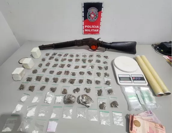 Polícia Militar prende na noite desta sexta (15) suspeito por tráfico de drogas em Santa Rita