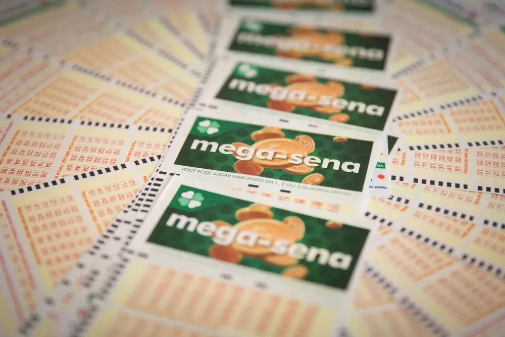 Ninguém acerta as 6 dezenas da Mega, e prêmio vai a R$ 65 milhões; veja números sorteados