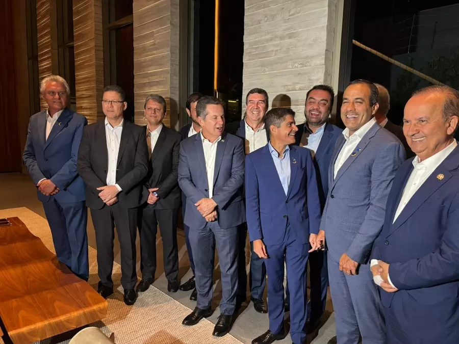 Tarcísio de Freitas vira ‘estrela’ em jantar da direita com Kassab e Valdemar e sem a família Bolsonaro