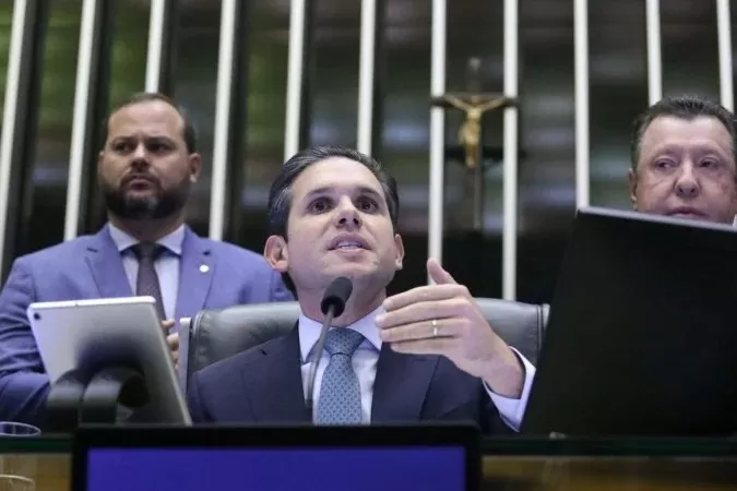 Câmara deve votar nesta quarta projeto contra adultização de crianças e adolescentes nas redes