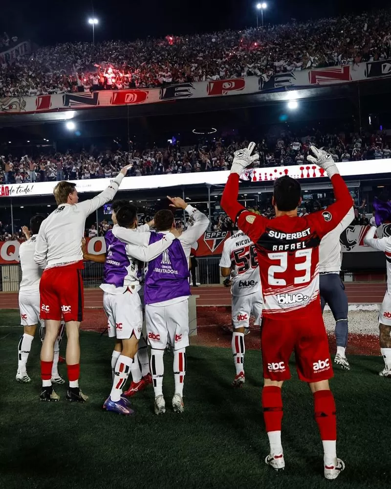 Rafael brilha nos pênaltis, e São Paulo avança às quartas de final da Libertadores
