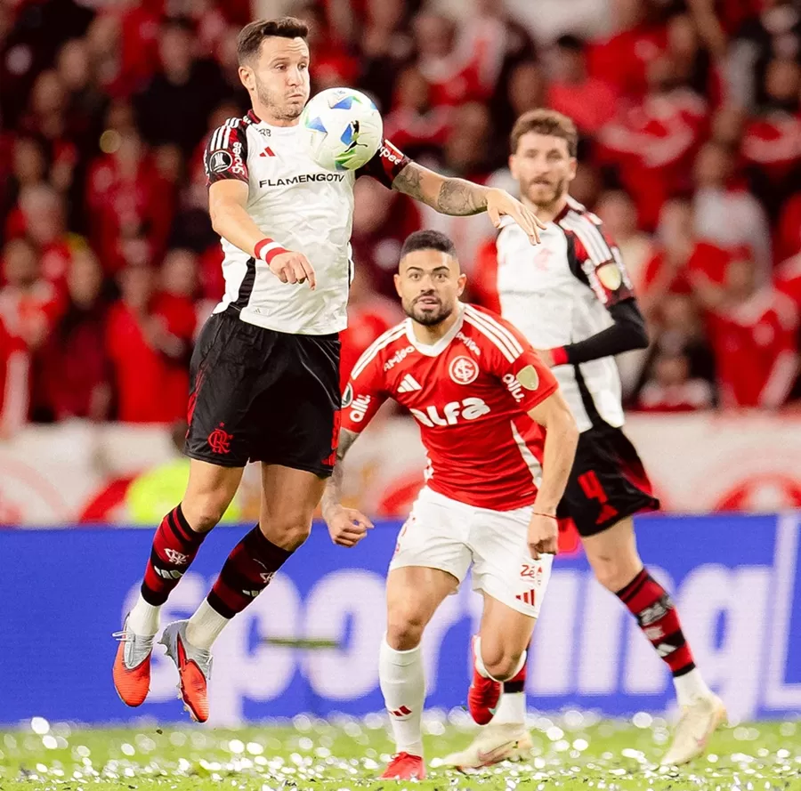 Flamengo vence novamente o Inter e avança às quartas da Libertadores