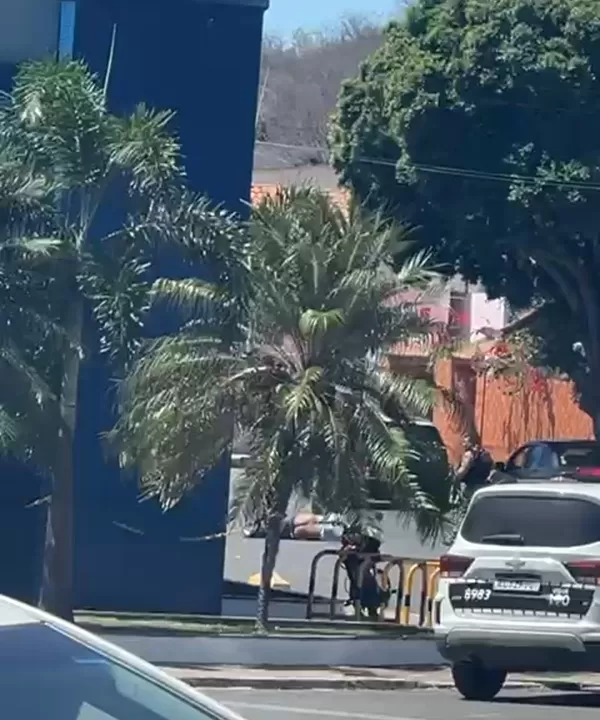 Troca de tiros entre policiais militares e suspeitos de assalto no Centro de Catolé do Rocha