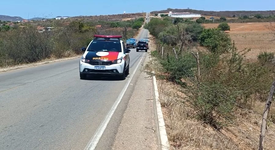 Acidente envolvendo um caminhão-pipa e caçamba é registrado nesta segunda (25), na rodovia Edimir Xavier, em Catolé do Rocha