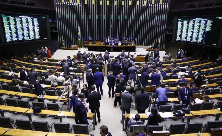Sem consenso, Câmara decide não votar nesta quarta a PEC que blinda parlamentares de decisões da Justiça