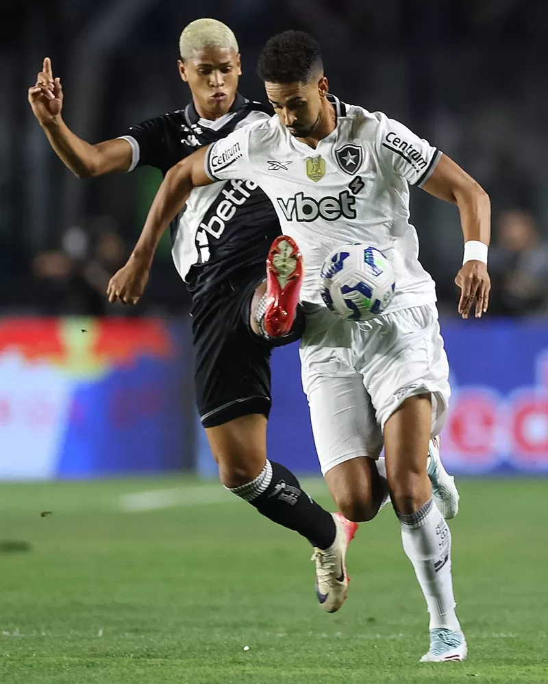 Vasco e Botafogo empatam em São Januário no jogo de ida das quartas de final