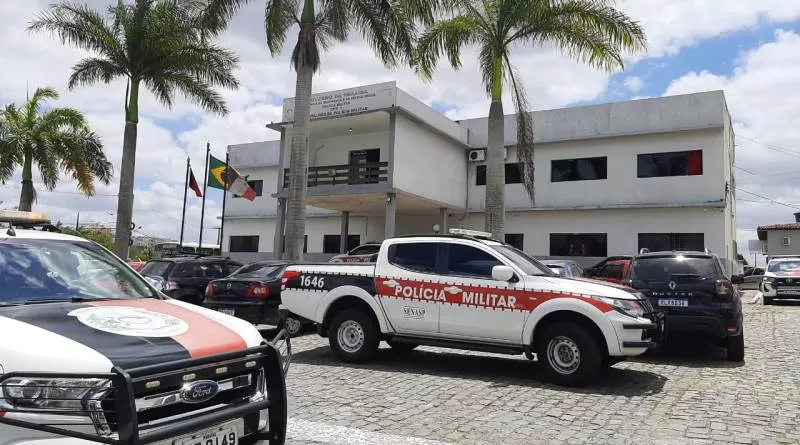 Polícia Militar prende agressor que ameaçava companheira com tesoura 