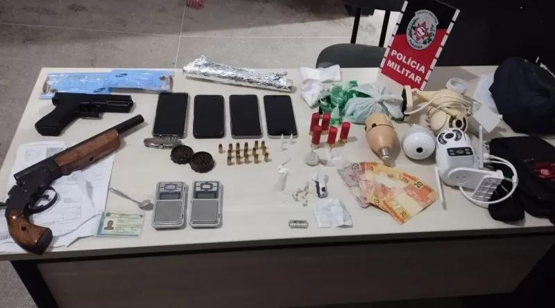 Trio acusado de tráfico em bar é preso com arma e drogas, no Sertão da Paraíba